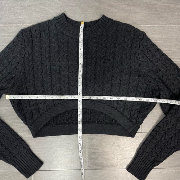 DANIELLE BERNSTEIN Cable Knit Cropped Sweater Black Size S WeWoreWhat - Picture 11 of 12